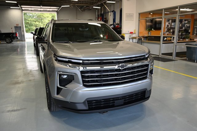 2026 Chevrolet Traverse photo 2