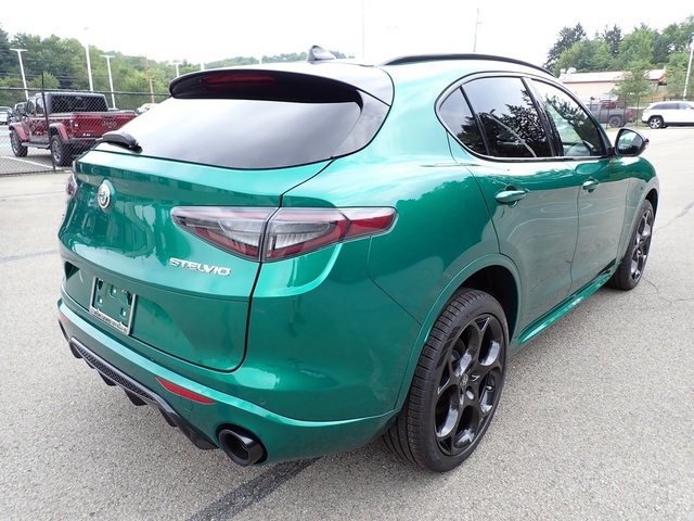 2025 Alfa Romeo Stelvio Tributo Italiano photo 6