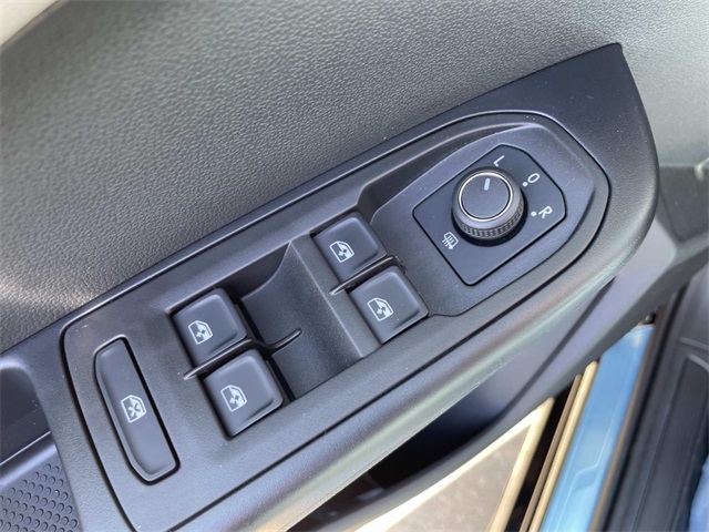 2025 Volkswagen Taos SEL photo 28