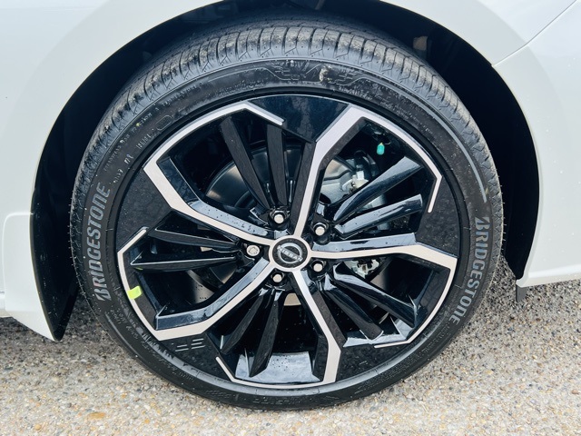 2025 Nissan Altima SR photo 14