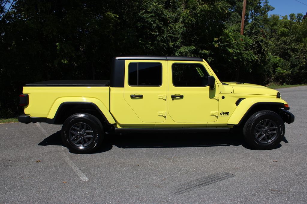 2024 Jeep Gladiator Sport photo 10