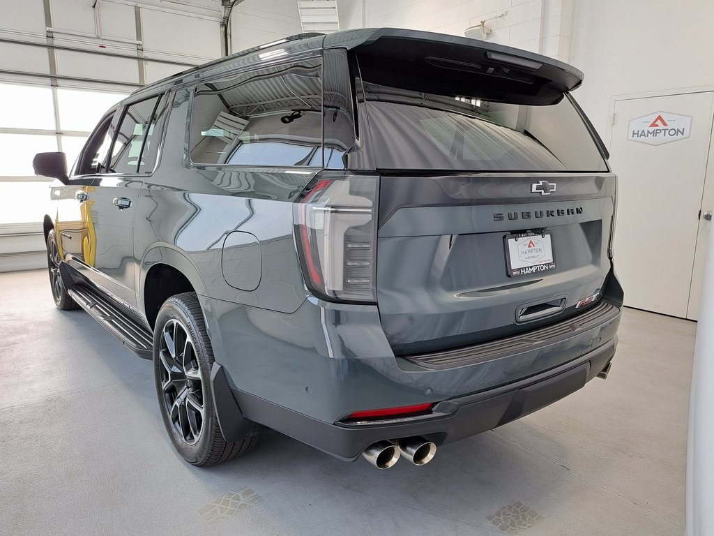 2025 Chevrolet Suburban RST photo 5