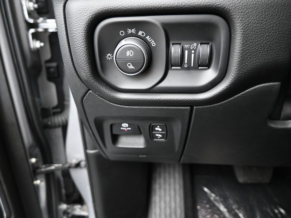 2025 Ram 1500 Laramie photo 28