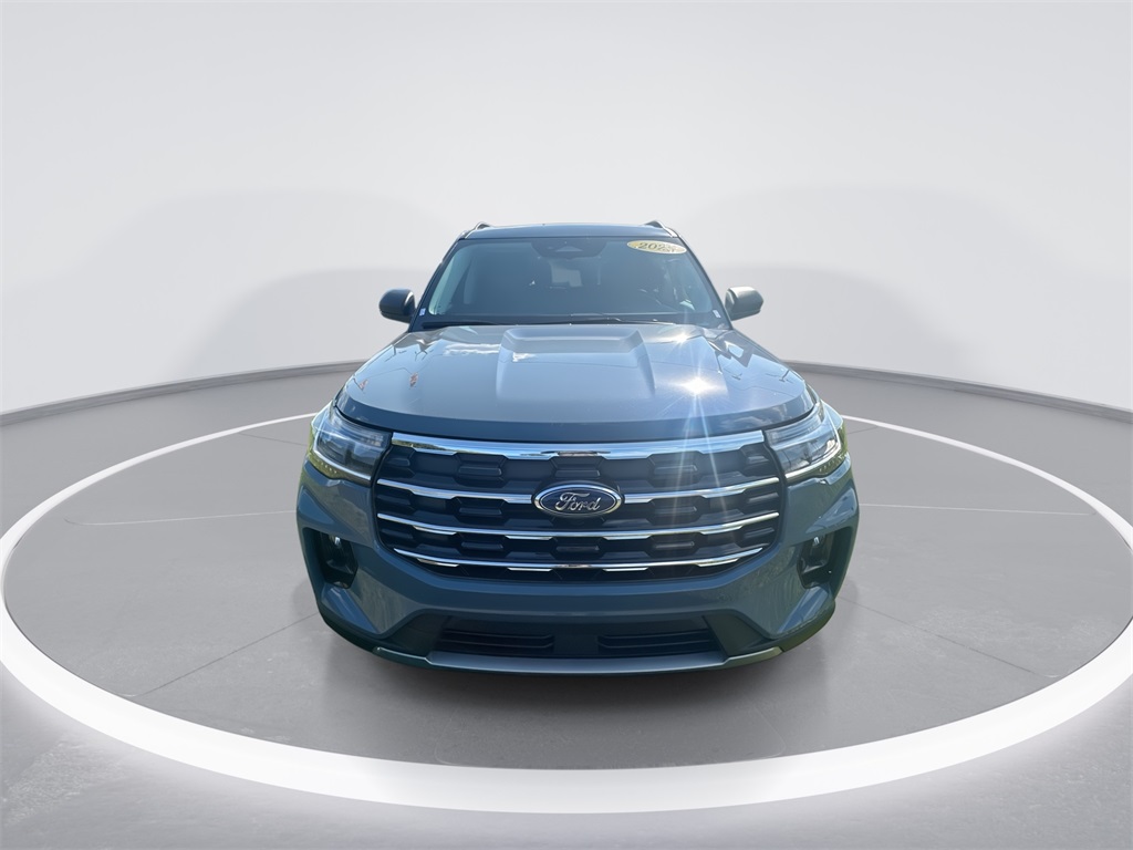 2025 Ford Explorer photo 3