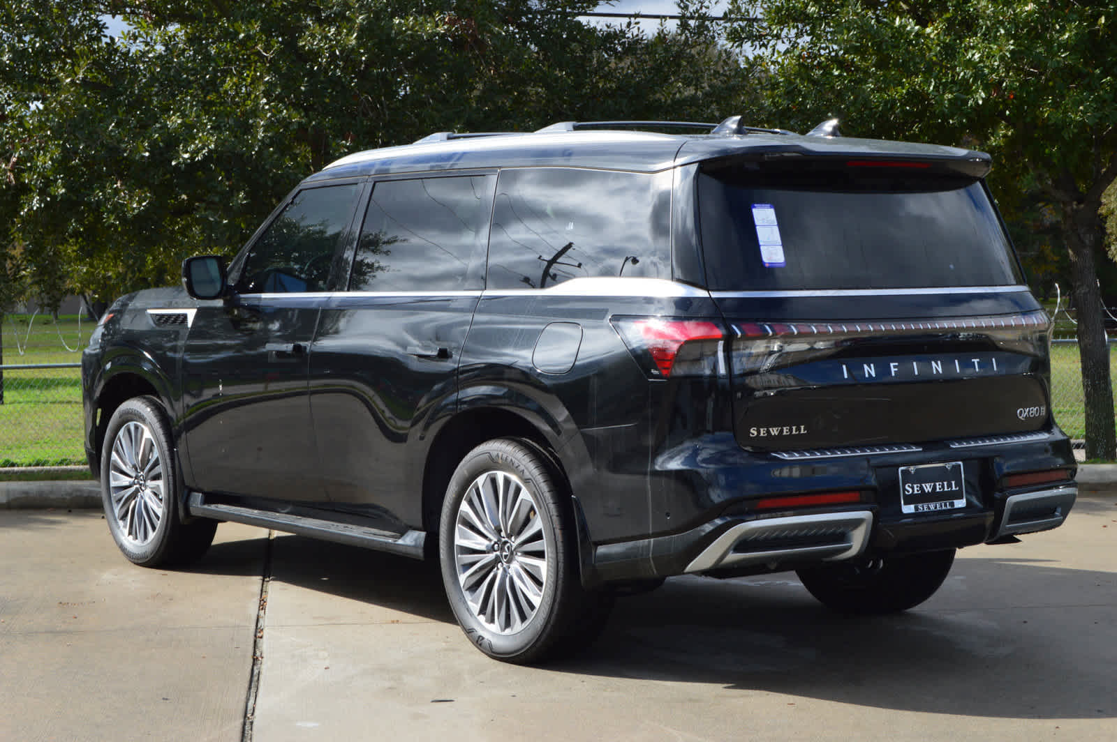2025 Infiniti QX80 Sensory photo 4