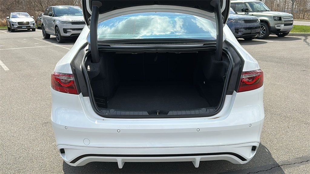 2024 Jaguar XF P300 R-Dynamic SE photo 27