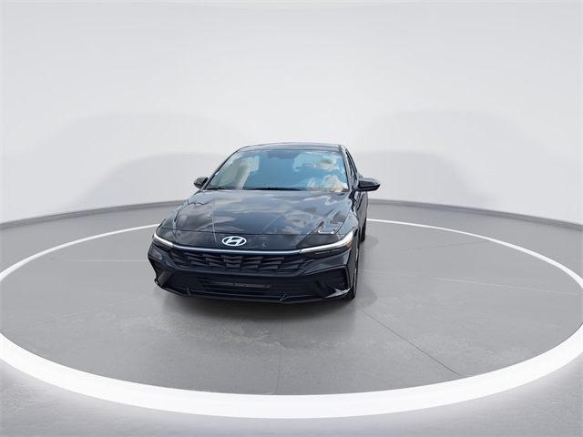 2025 Hyundai Elantra SEL Sport photo 3