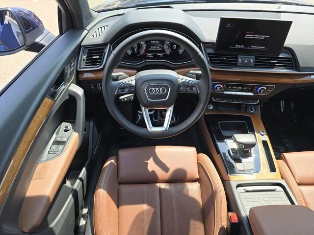 2021 Audi Q5 45 Prestige photo 3
