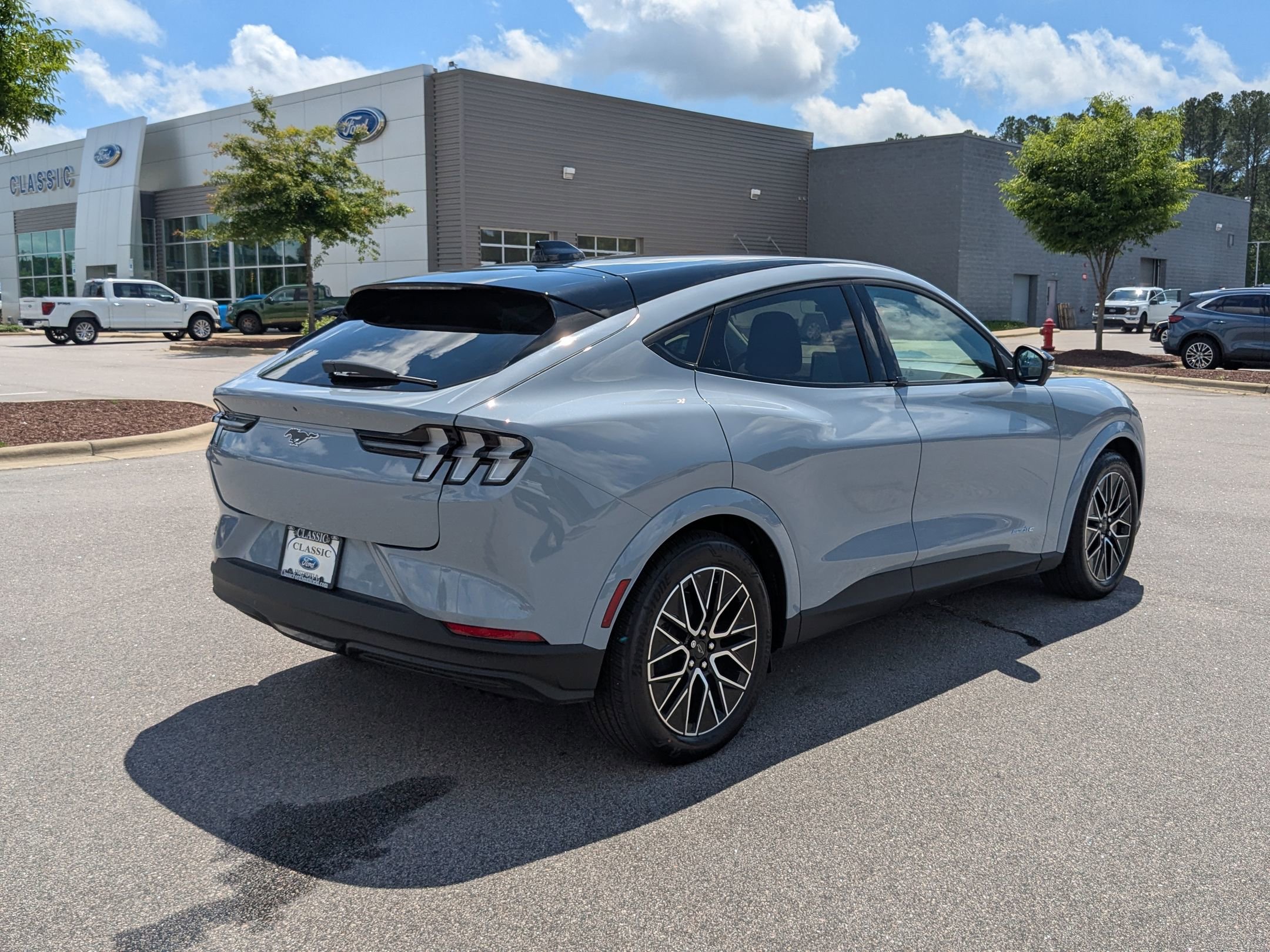 2025 Ford Mustang Mach-E Premium photo 7