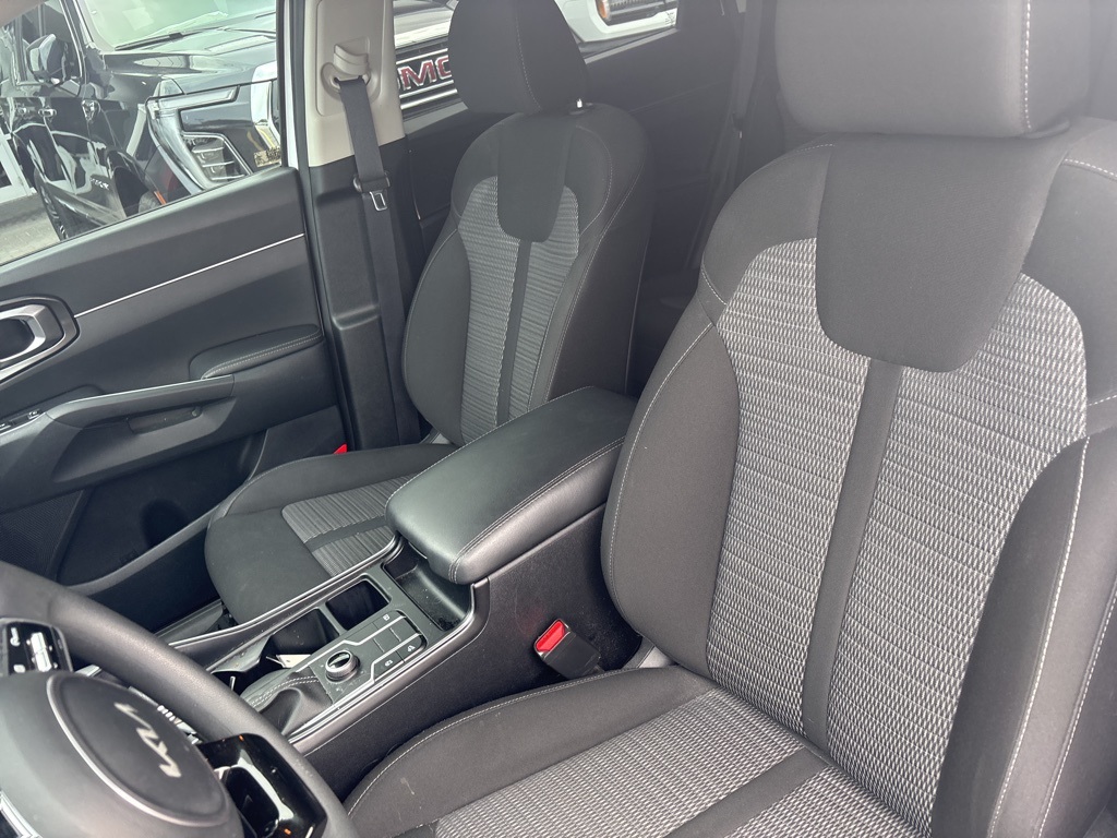 2023 Kia Sorento LX photo 14