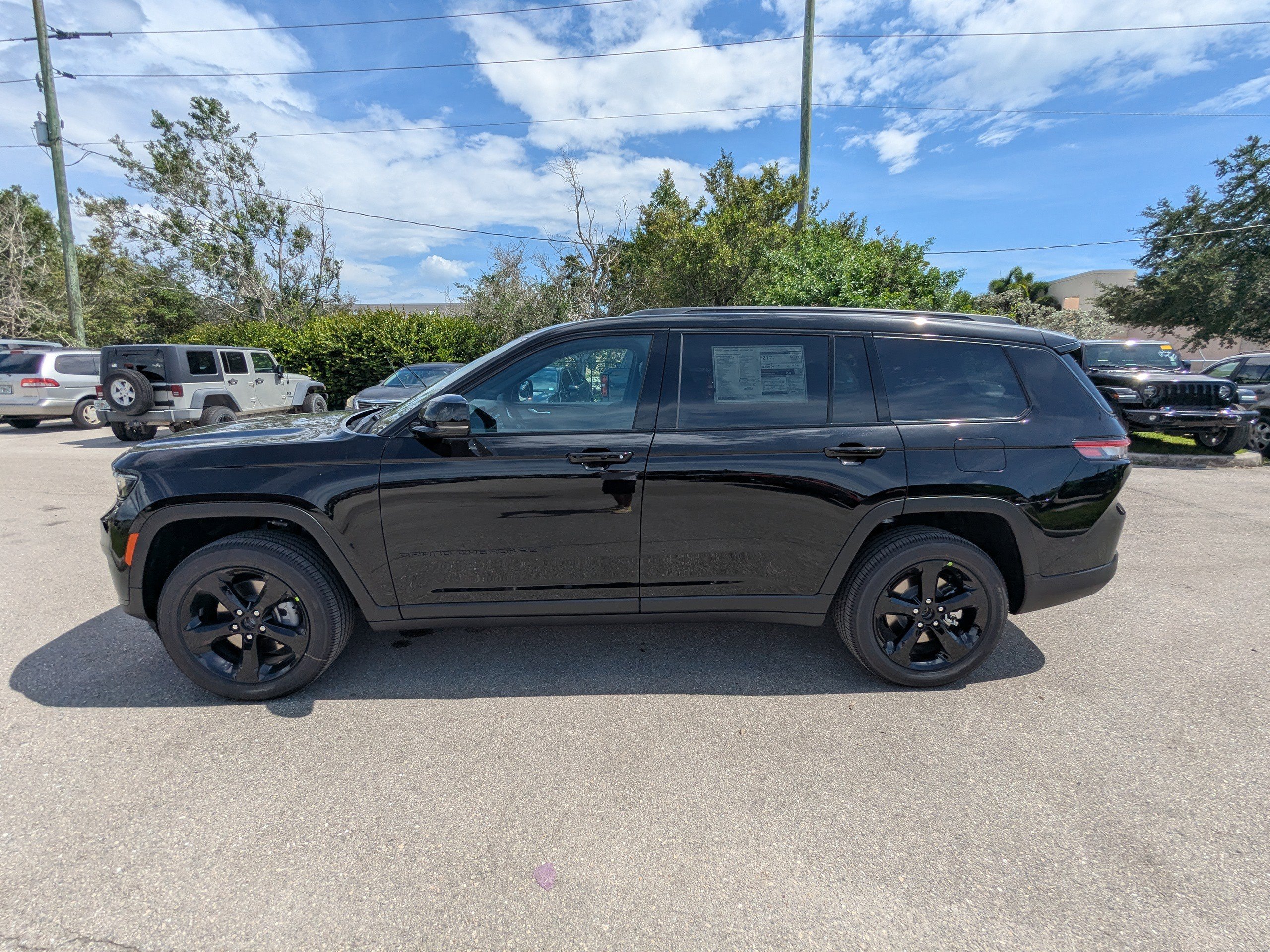 2025 Jeep Grand Cherokee Altitude X photo 2