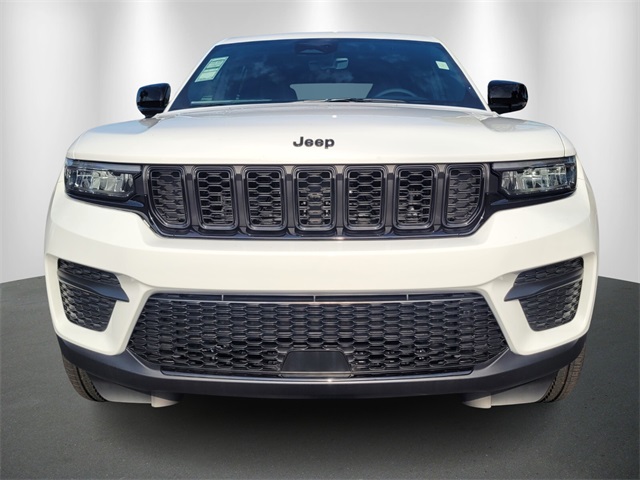 2025 Jeep Grand Cherokee Altitude photo 2