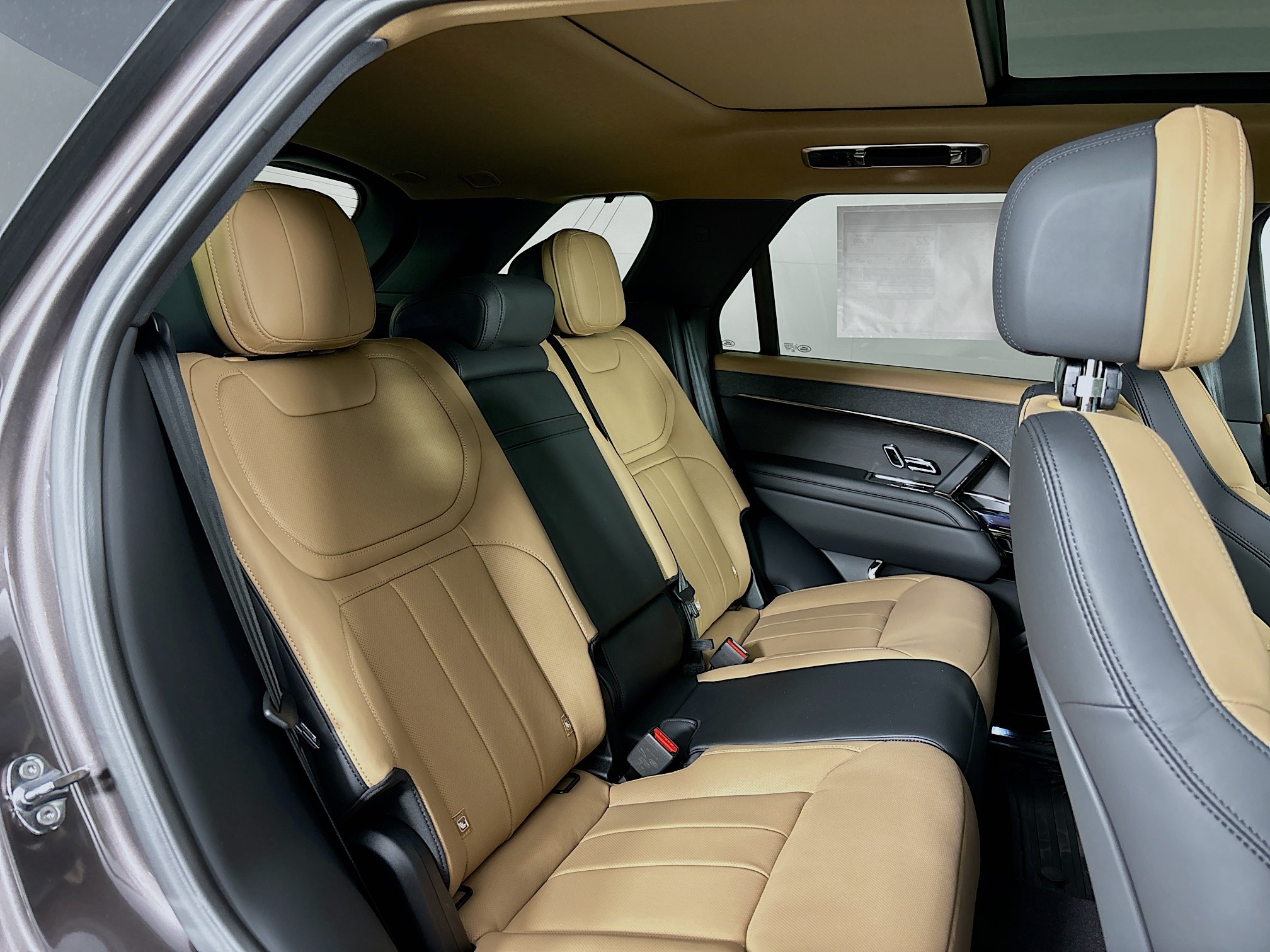 2025 Land Rover Range Rover Sport SE photo 16