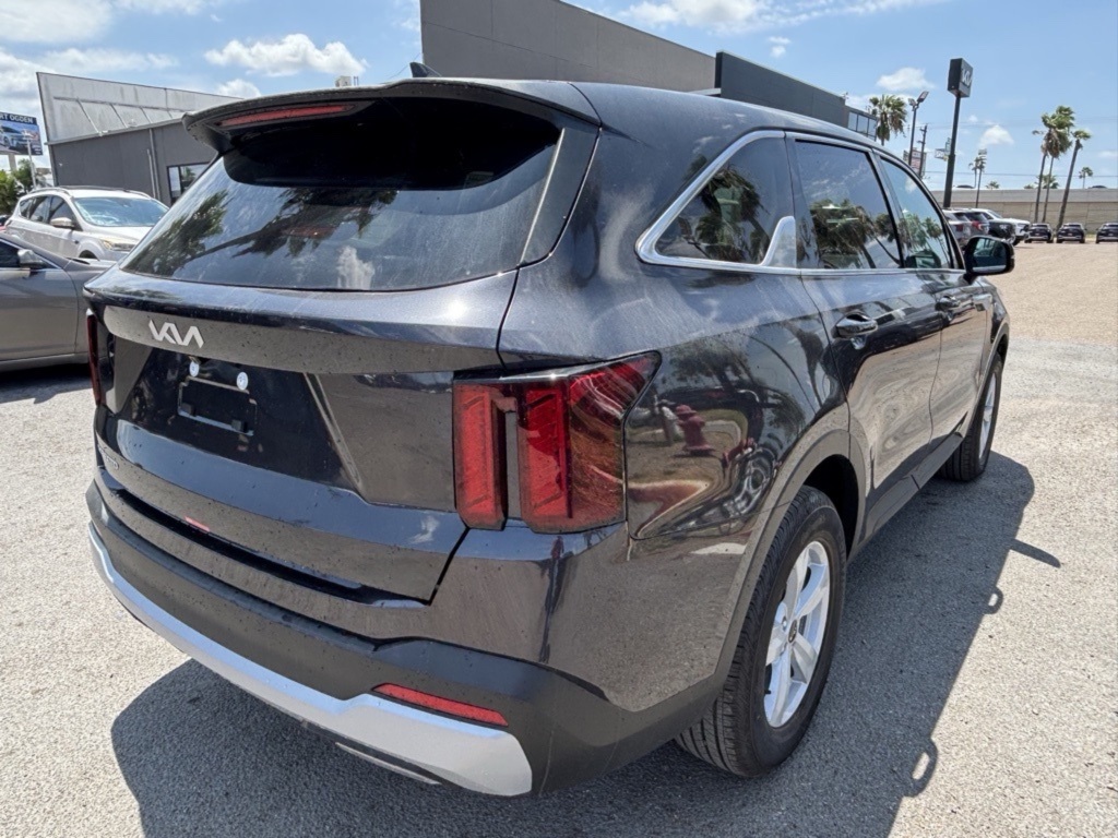 2026 Kia Sorento LX photo 4
