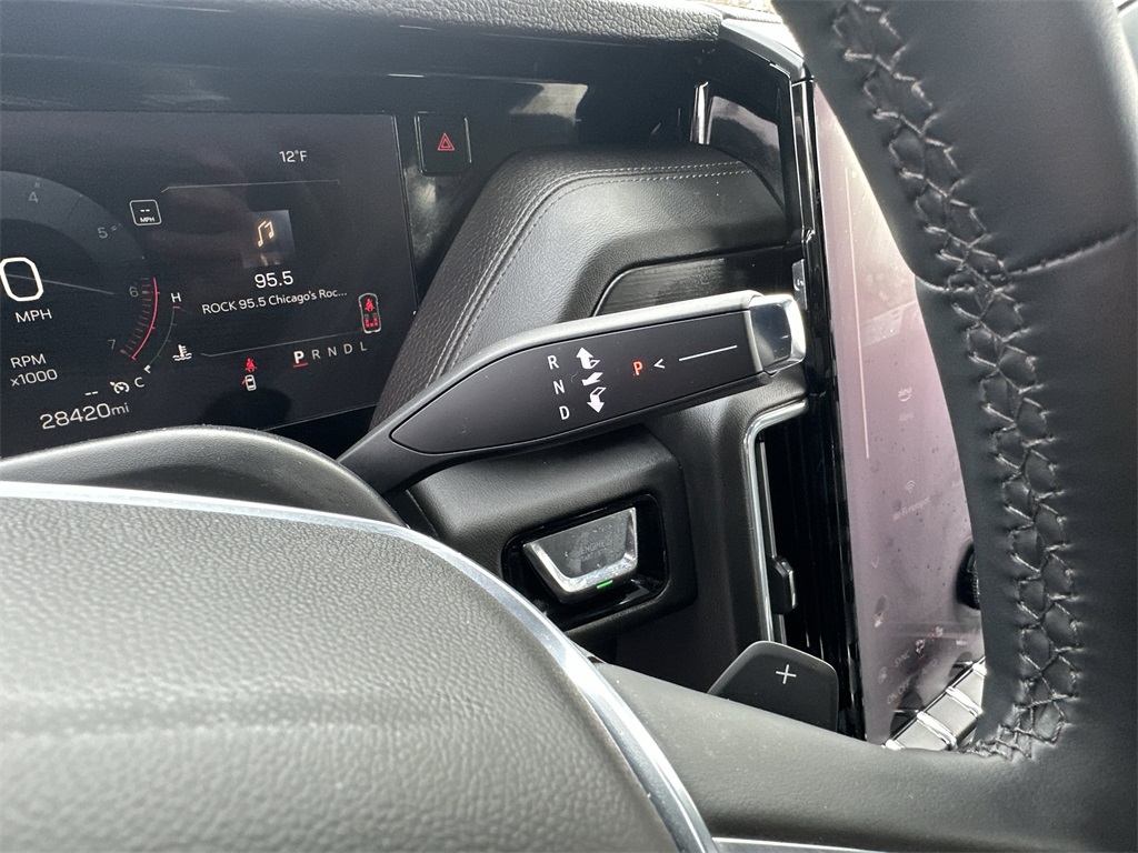 2025 GMC YUKON - Image 14