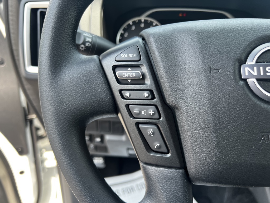 2025 Nissan Frontier SV photo 9