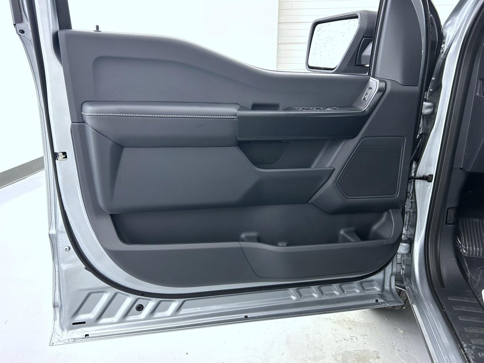 2025 Ford F-150 STX photo 9