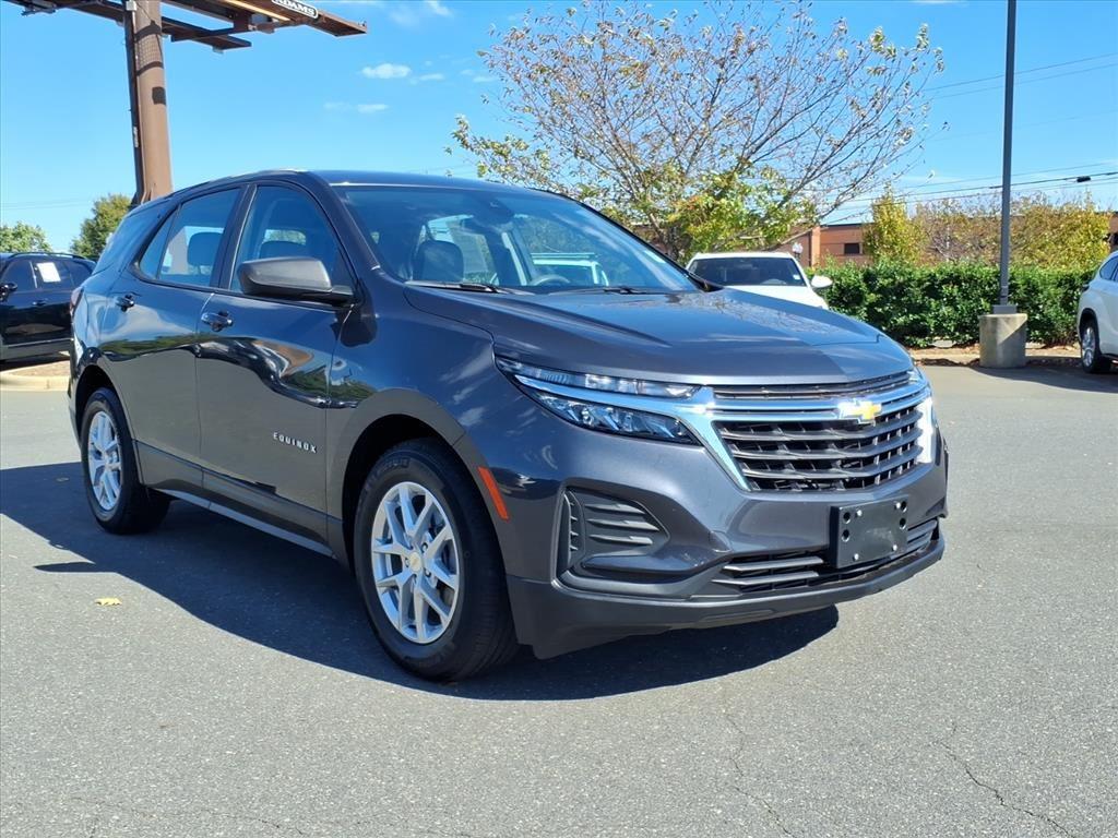 2022 Chevrolet Equinox LS photo 2