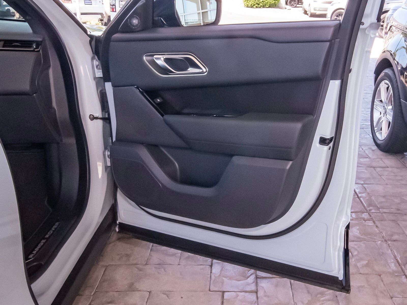 2026 Land Rover Range Rover Velar SE photo 41