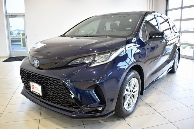 2023 Toyota Sienna XSE photo 4