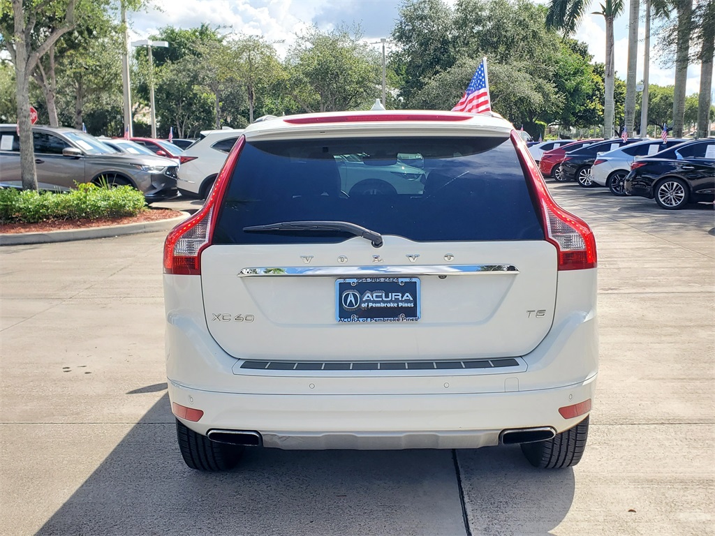 2016 Volvo XC60 T5 Drive-E Premier photo 5