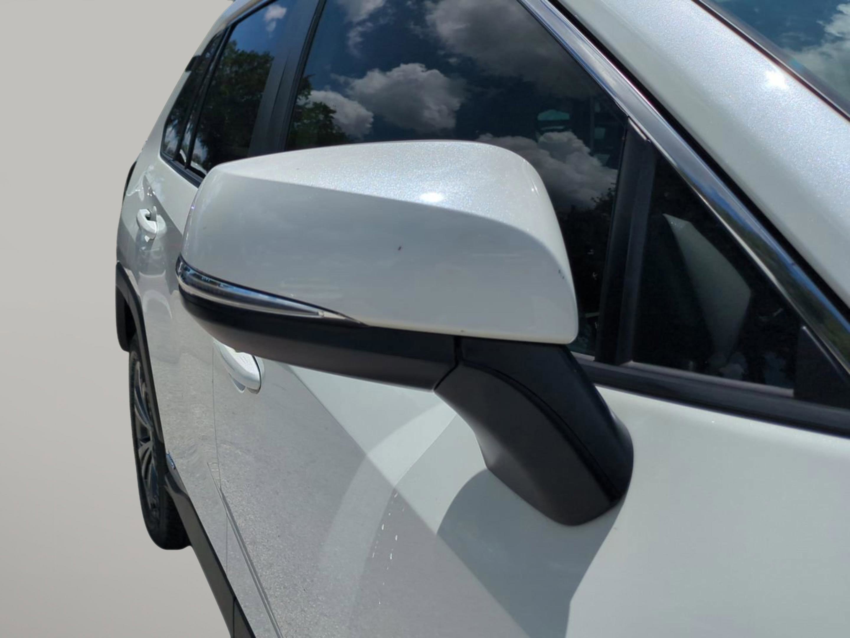 2022 Toyota RAV4 XLE Premium photo 10