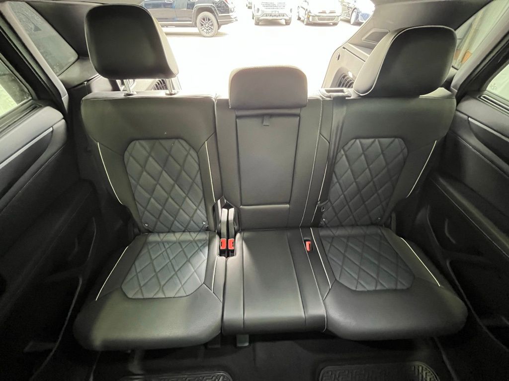 2024 Volkswagen Atlas Cross Sport SEL Premium R-Line photo 26