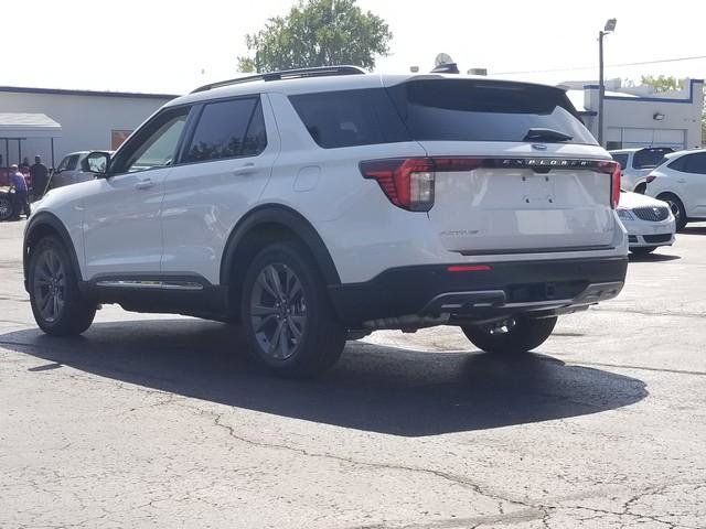 2025 Ford Explorer photo 4