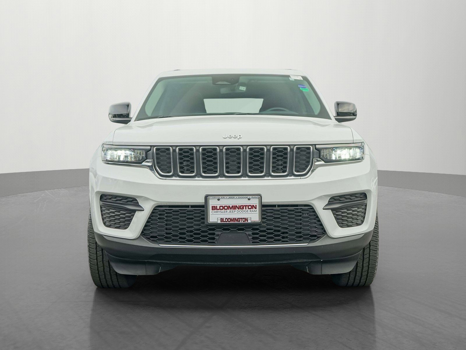 Used 2022 Jeep Grand Cherokee Laredo with VIN 1C4RJHAG8N8600059 for sale in Minneapolis, Minnesota