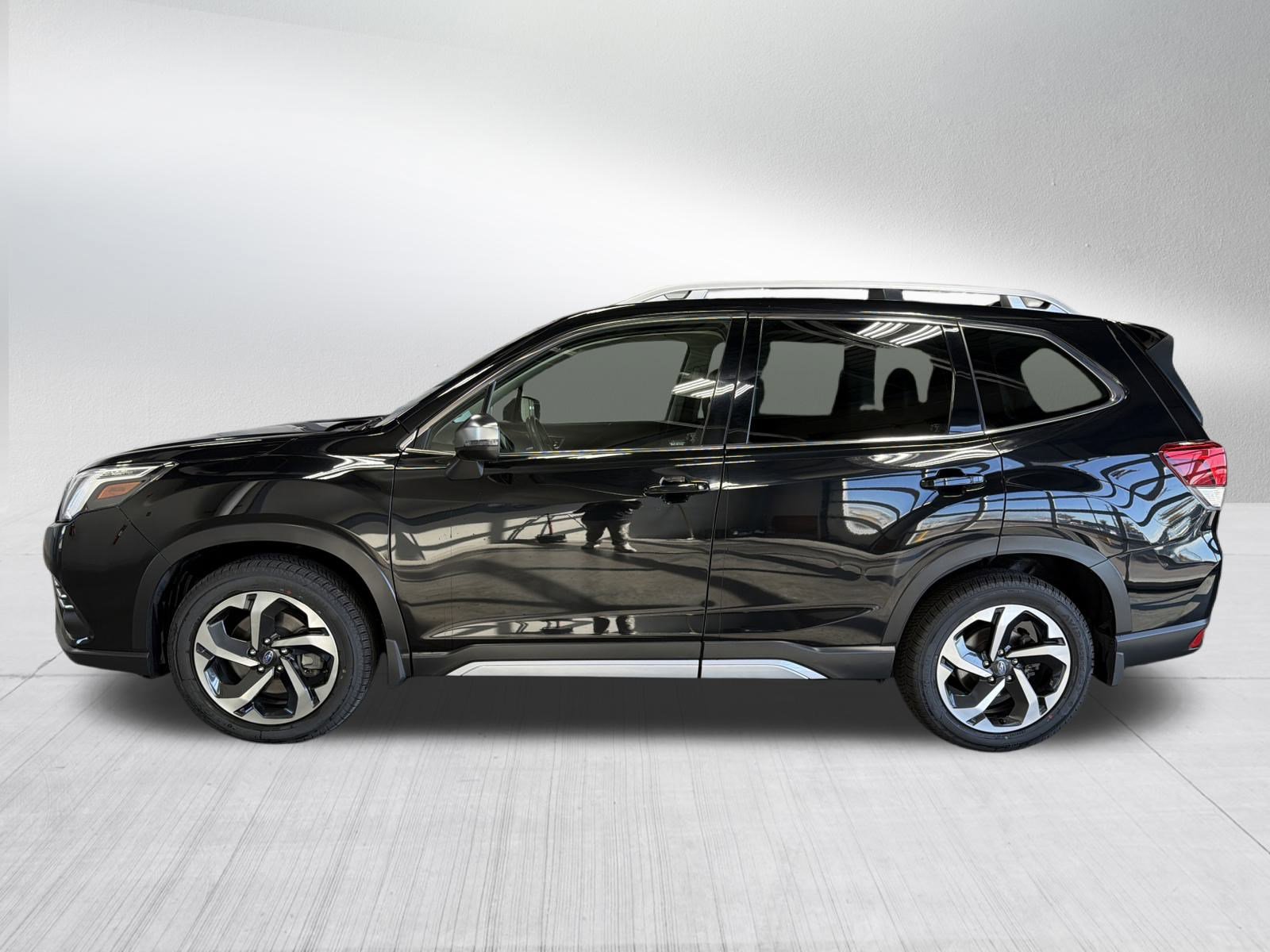2024 Subaru Forester Touring photo 3