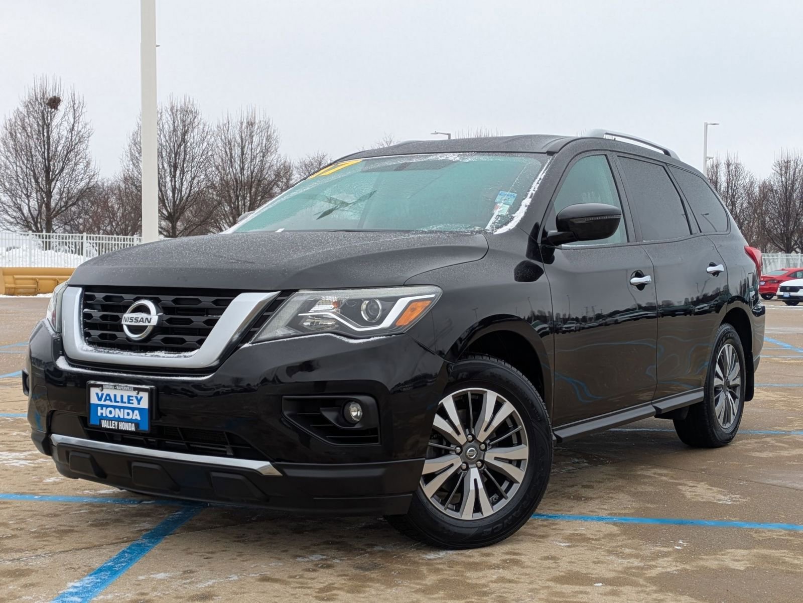 Used 2017 Nissan Pathfinder SV with VIN 5N1DR2MM2HC621701 for sale in Aurora, IL