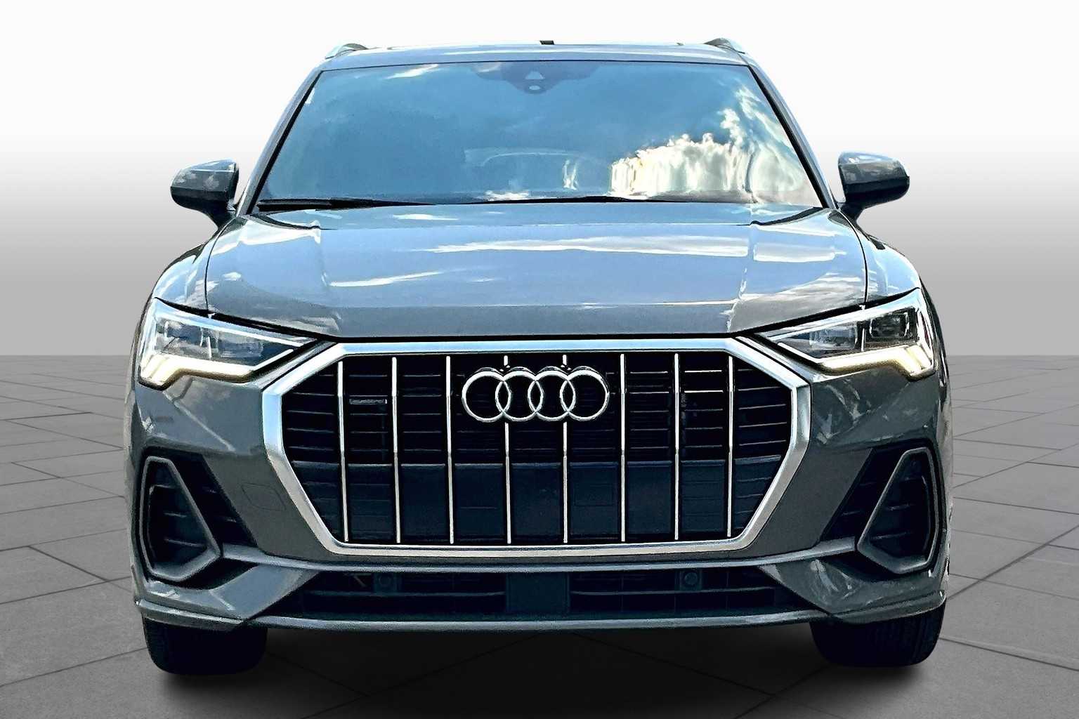 2023 Audi Q3 S line Premium photo 3