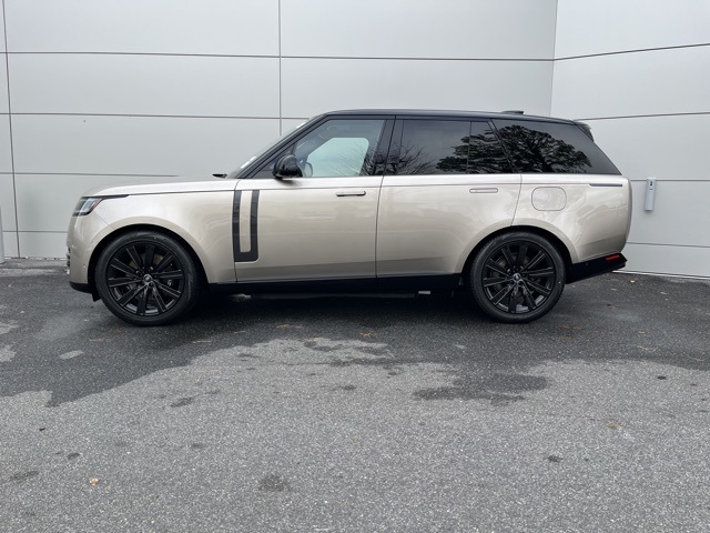 2025 Land Rover Range Rover SE photo 10