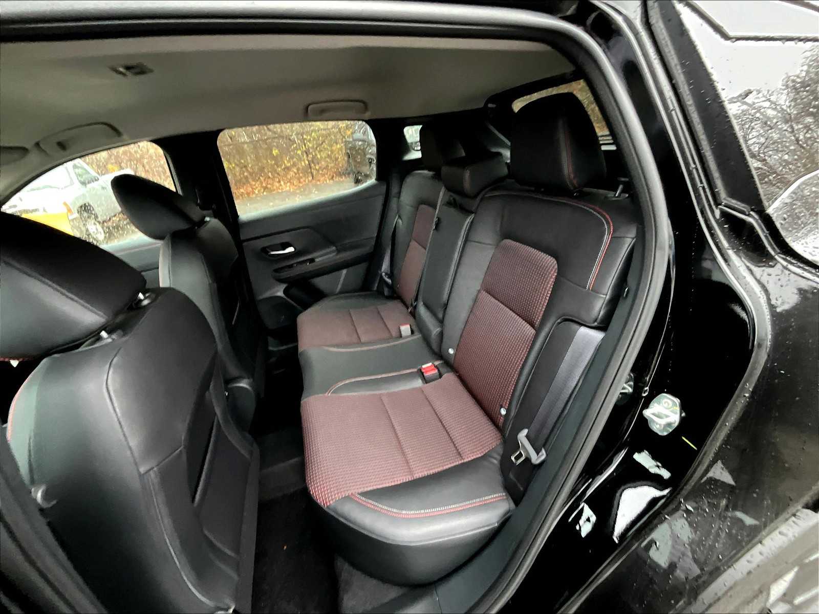 2025 Nissan Kicks SR photo 14