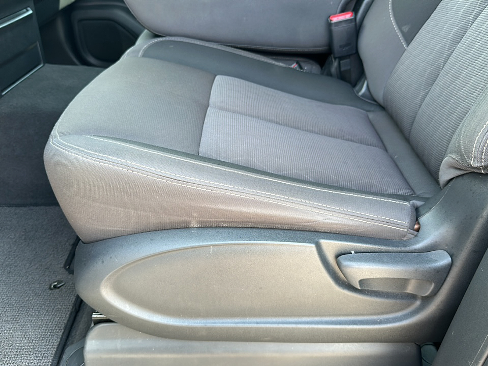 2022 Nissan Titan Crew Cab SV photo 3