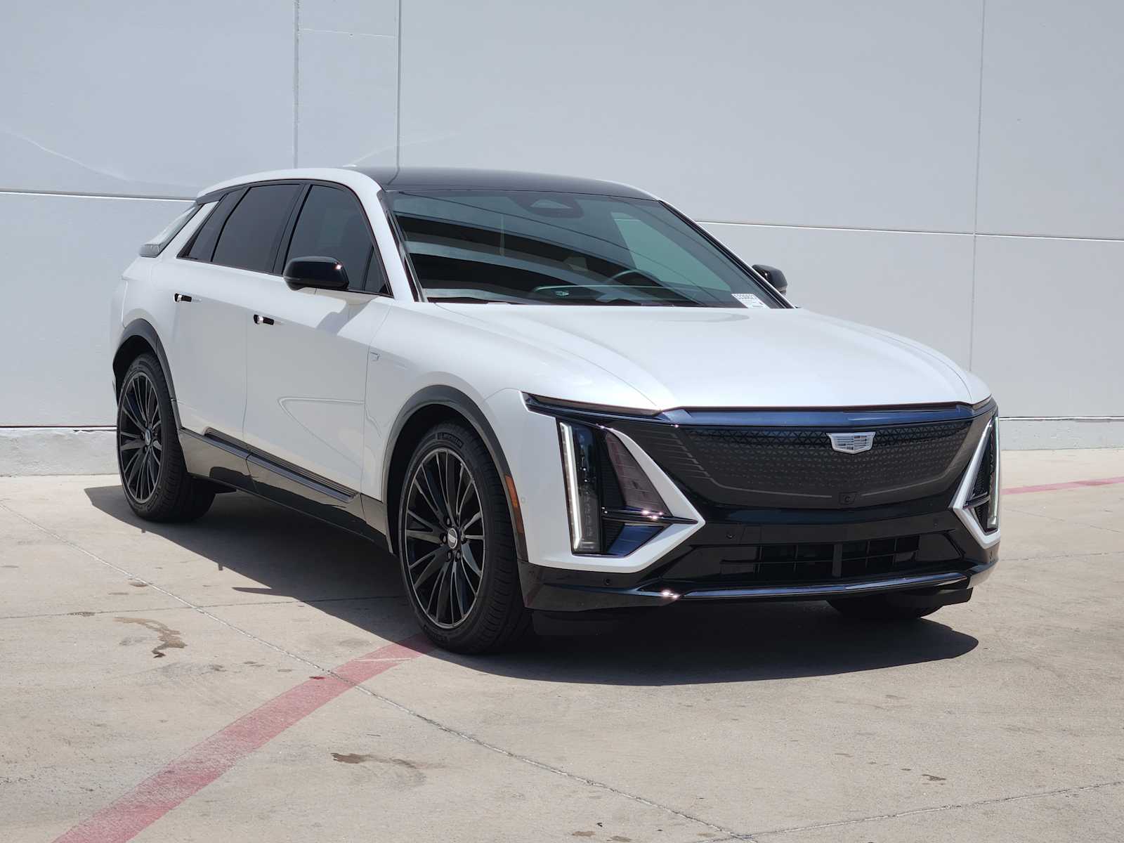 2025 Cadillac Lyriq Sport photo 2