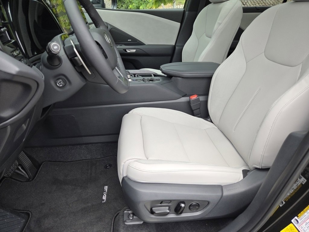2025 Lexus TX 350 Luxury photo 2