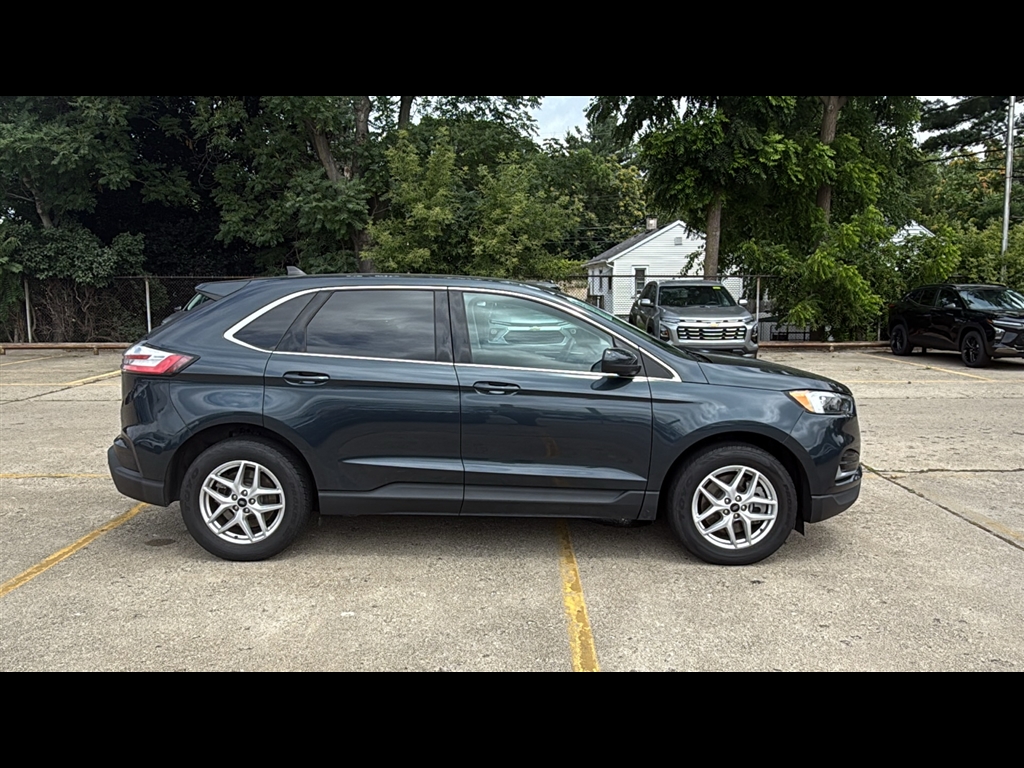 2023 Ford Edge SEL photo 4