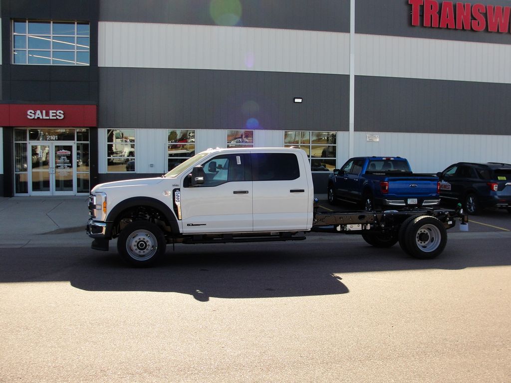 2026 Ford F-550 Super Duty Chassis Cab XL's photo