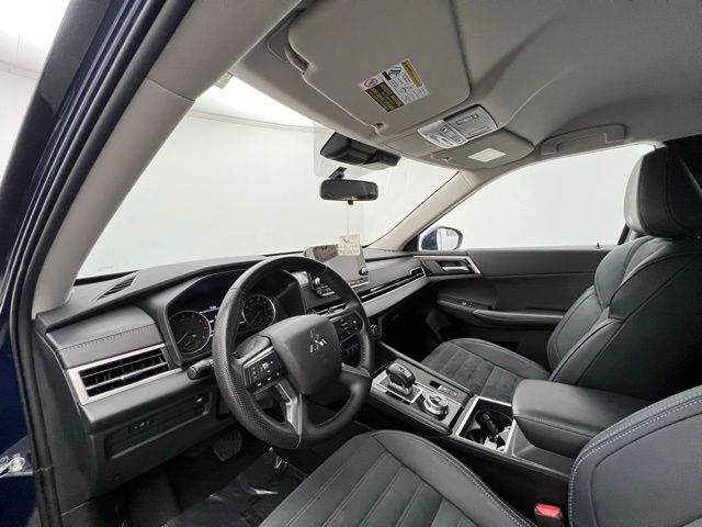 2024 Mitsubishi Outlander SE photo 10