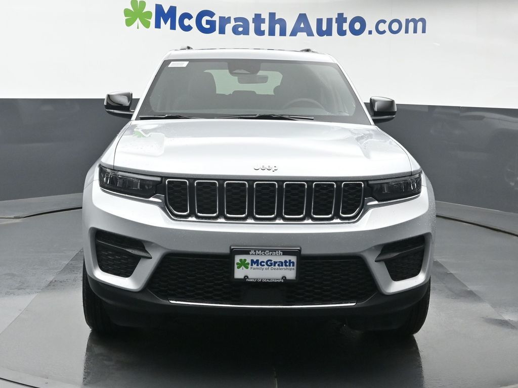 2025 Jeep Grand Cherokee Laredo X photo 2