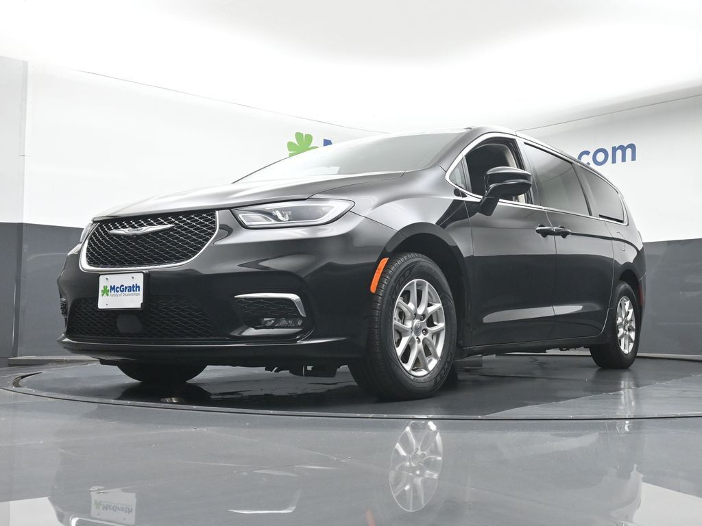 2024 Chrysler Pacifica Touring L photo 4