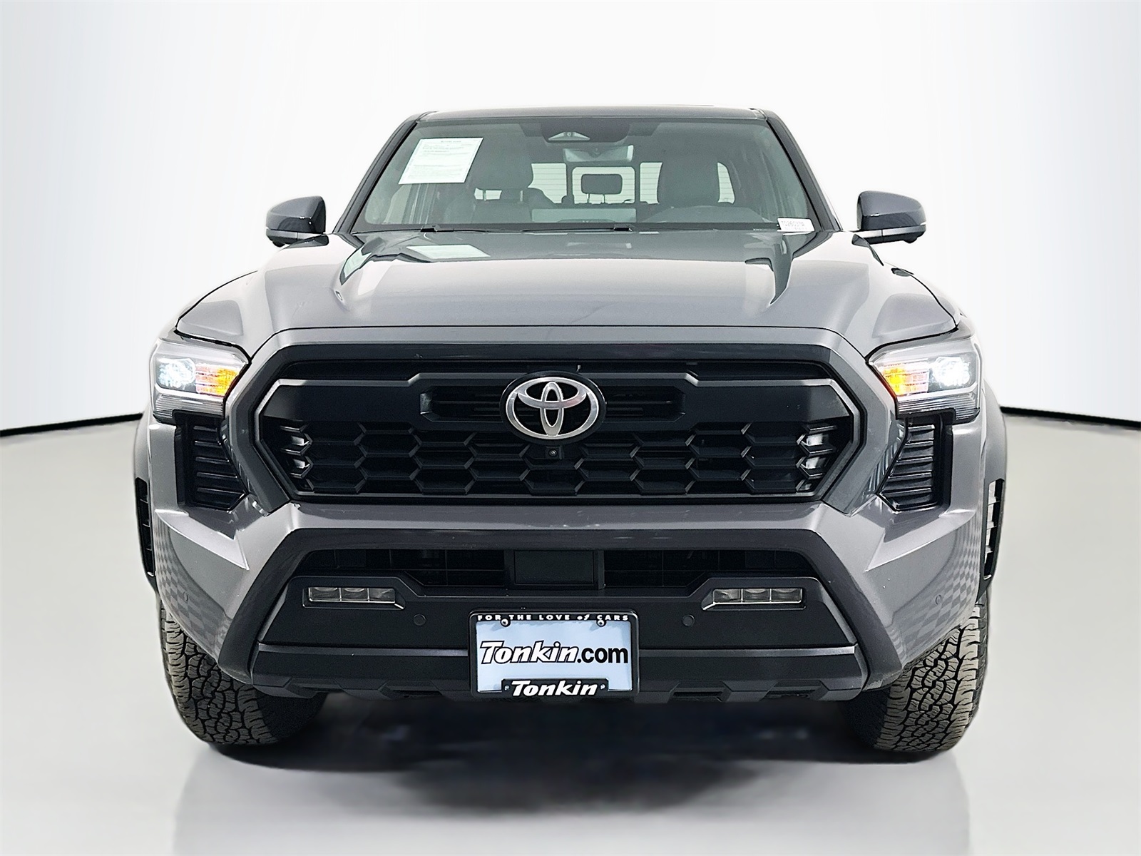 2024 Toyota Tacoma TRD Off-Road photo 2