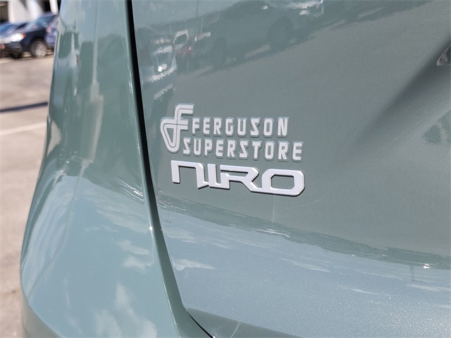 2025 Kia Niro SX Touring photo 5