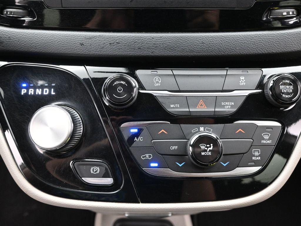 2020 Chrysler Voyager LX photo 14