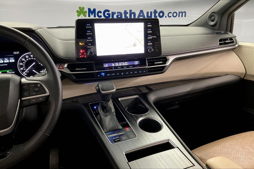 2022 Toyota Sienna Limited photo 7