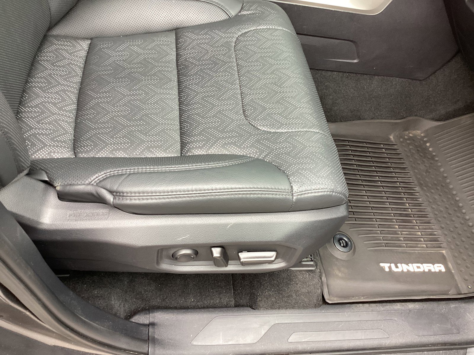 2024 Toyota Tundra Limited photo 27