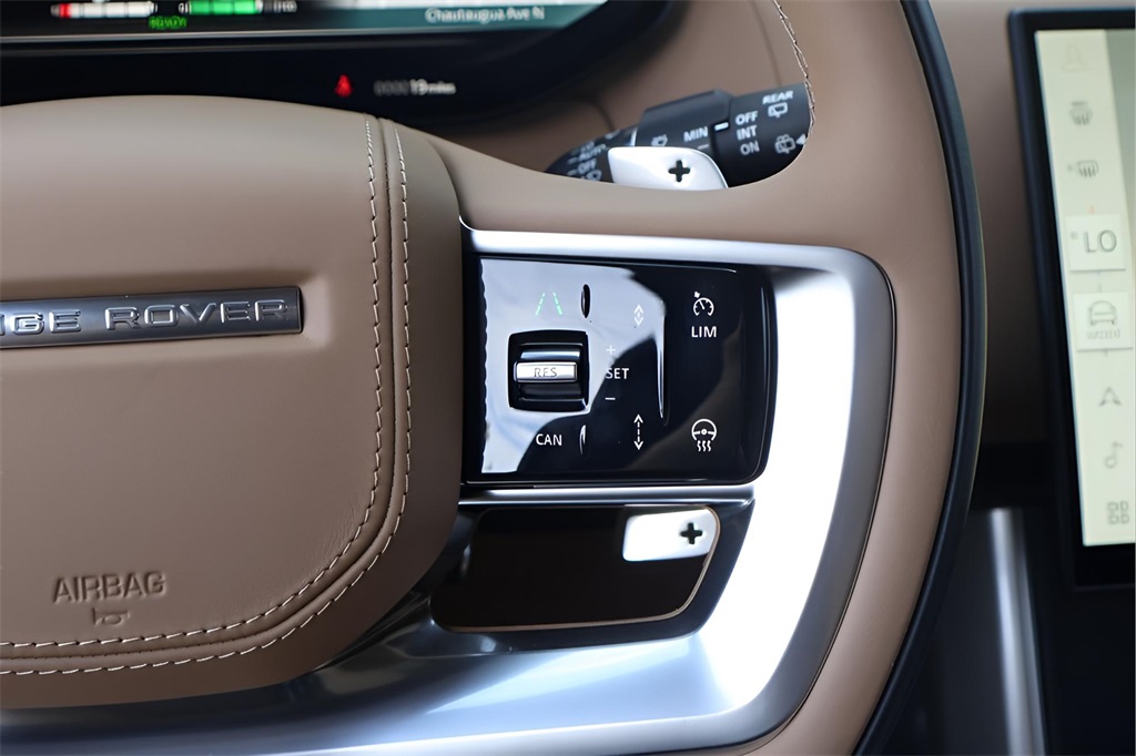 2025 Land Rover Range Rover SE photo 21
