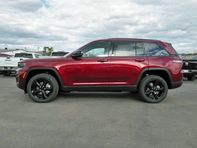 2025 Jeep Grand Cherokee Limited photo 2