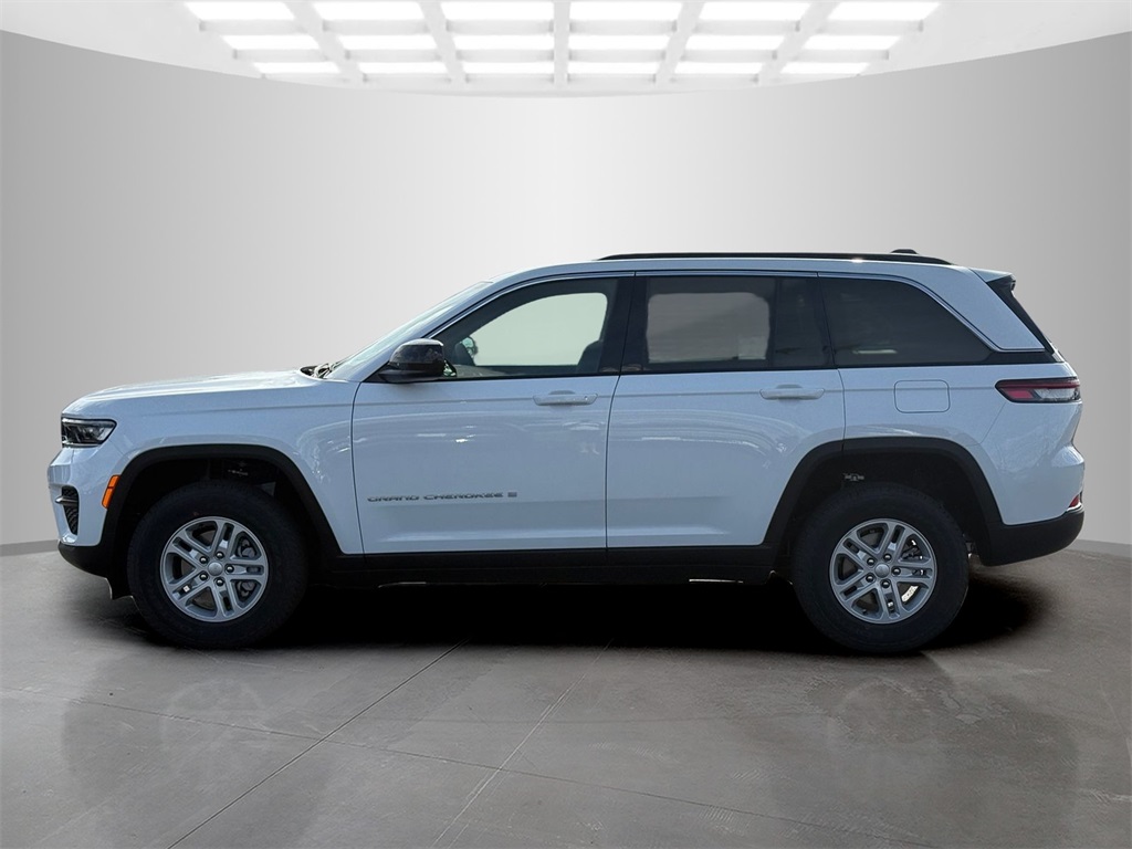 2025 Jeep Grand Cherokee Laredo photo 4